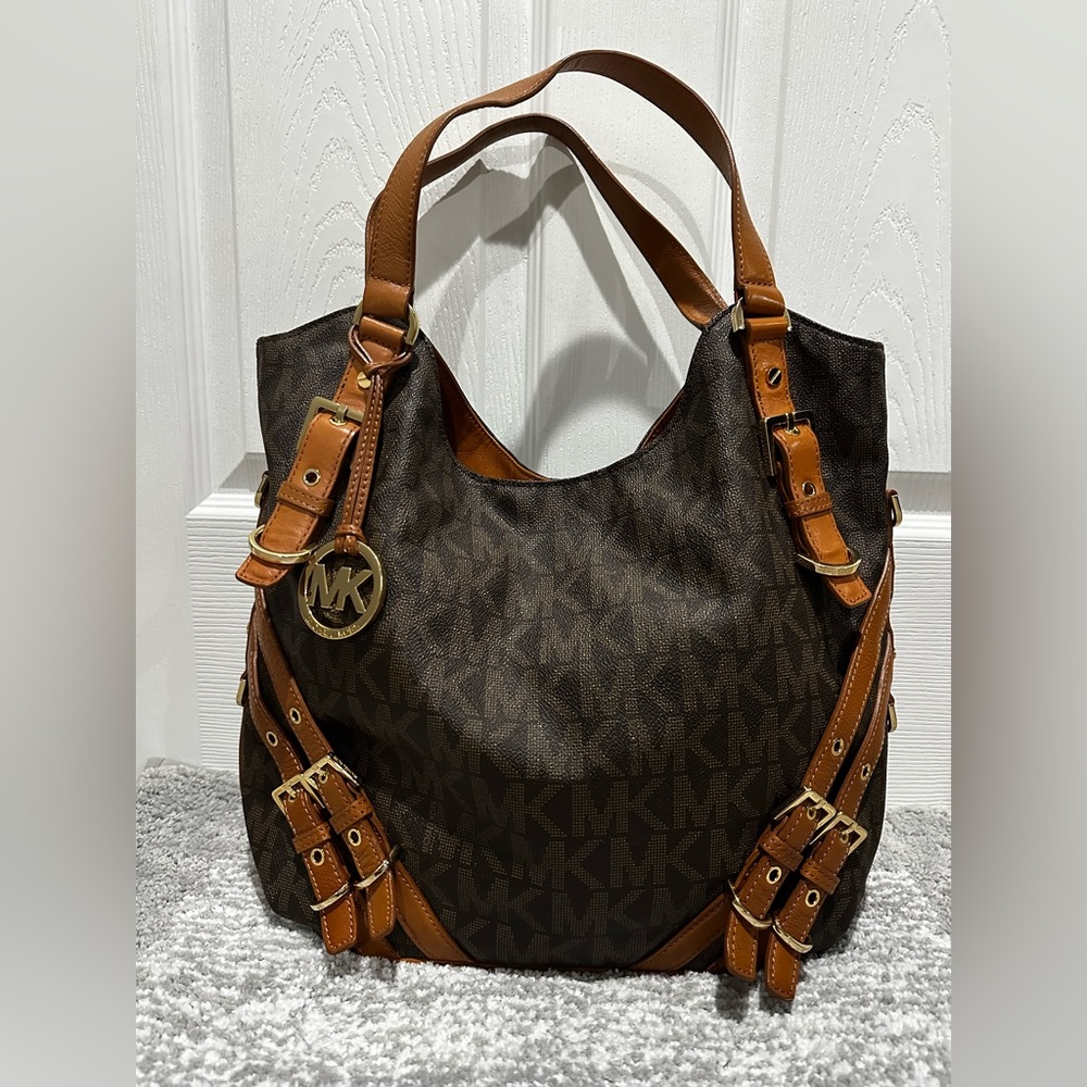 Micheal Kors large shoulder purse